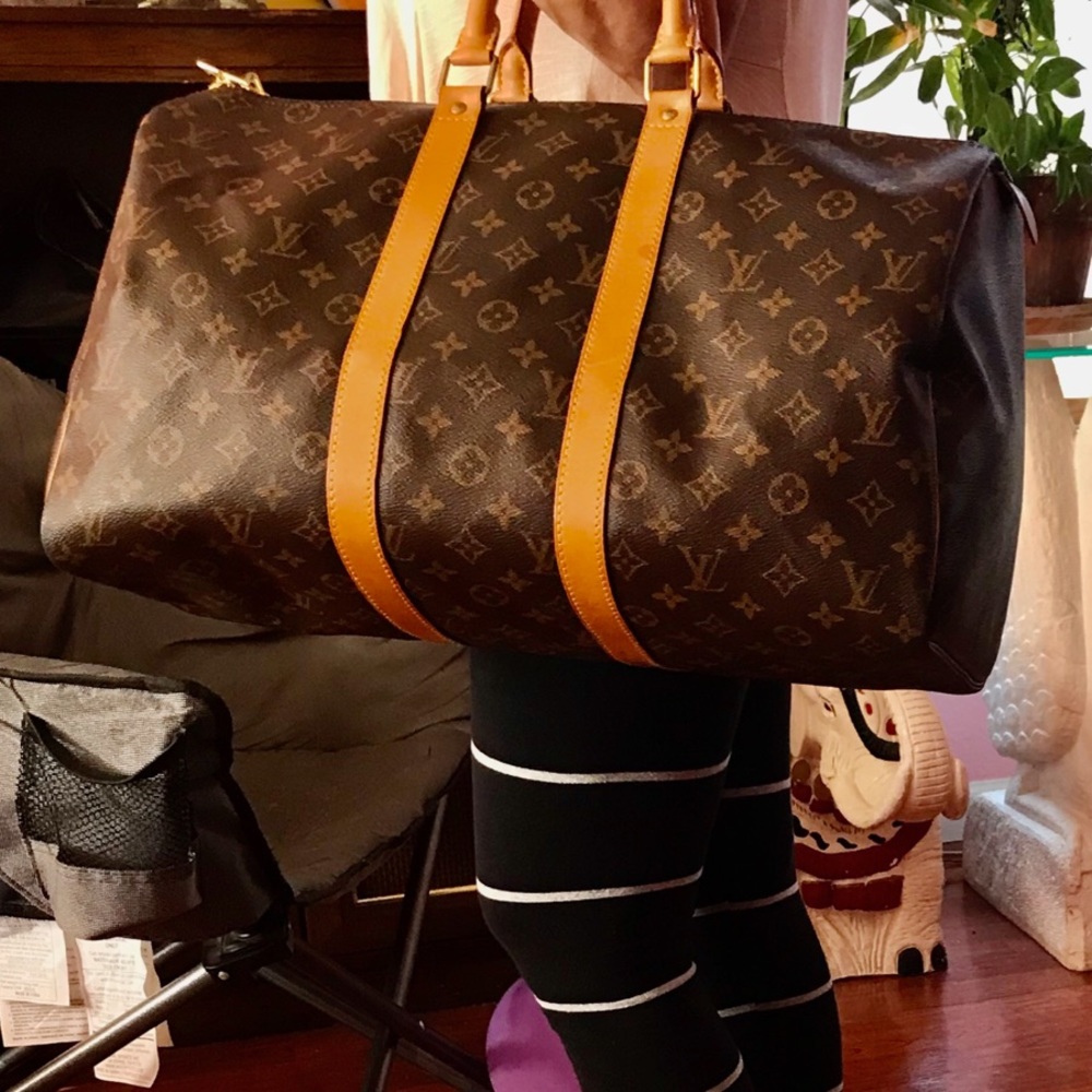 Authentic Louise Vuitton keepal